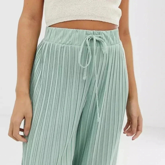 Bershka wide leg drawstring pants in green - Picture 2 of 7